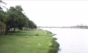 Bảo đảm an toàn khi vui chơi, bơi lội dọc sông Hương