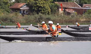 Lễ hội Cà phê Buôn Ma Thuột lần thứ 8: Sôi nổi Hội đua thuyền độc mộc huyện Lắk