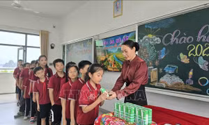 Điểm tựa nhân văn cho thế hệ trẻ - Bài 1: Mỗi ngày đến trường là một ngày vui 