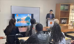 Khai giảng khóa học tiếng Việt tại Venezuela