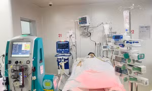Cứu sống nam thanh niên bị sốt xuất huyết nặng, vỡ hồng cầu hàng loạt