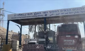 Jordan mở lại một phần cửa khẩu biên giới với khu Bờ Tây