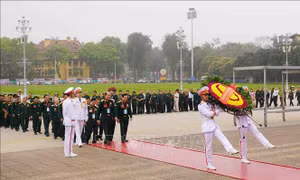 Đoàn CCB, cựu TNXP tham gia kháng chiến chống Mỹ vào Lăng viếng Bác, tưởng niệm các Anh hùng Liệt sỹ