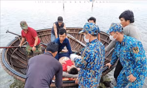 Quân y đảo Tiên Nữ kịp thời cấp cứu ngư dân gặp nạn trên biển