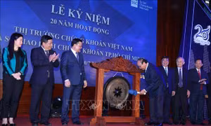 Thủ tướng đánh cồng kỷ niệm 20 năm hoạt động thị trường chứng khoán Việt Nam