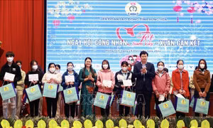 Hưng Yên trao 2.000 suất quà tới người lao động khó khăn