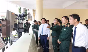 Trưởng ban Tuyên giáo Trung ương thăm, chúc mừng Học viện Kỹ thuật Quân sự