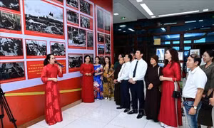 Nhiều bức ảnh, tư liệu khát quát chặng đường '80 năm vang mãi bản hùng ca độc lập'
