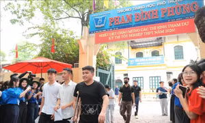Kỳ thi tốt nghiệp THPT năm 2026: Thí sinh Hà Nội hoàn thành môn thi đầu tiên