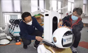  Trung Quốc chế tạo robot hỗ trợ các bác sĩ khám chữa bệnh cho bệnh nhân 
