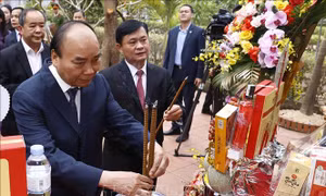 Chủ tịch nước dâng hương tưởng niệm, tri ân cống hiến của các bậc tiền bối