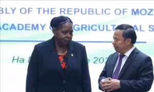 Chủ tịch Quốc hội Mozambique thăm và làm việc tại Viện Khoa học Nông nghiệp Việt Nam