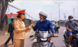Lời chúc người dân thượng lộ bình an, sum vầy ấm áp bên gia đình
