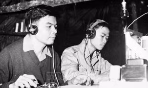Lặng thầm sau những dòng tin - Bài 1: Dấu ấn về bản tin đầu tiên