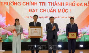 Tăng cường sự kiện mang tính thực tiễn vào các bài giảng chính trị 
