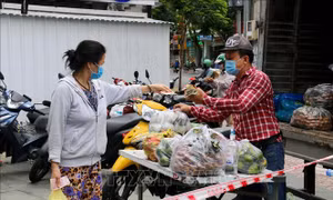 Bảo đảm an sinh xã hội trong 'trận chiến' với dịch COVID-19 - Bài cuối: Hỗ trợ đúng và đủ cho người cần