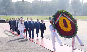 Thủ tướng Cộng hòa Belarus vào Lăng viếng Chủ tịch Hồ Chí Minh 