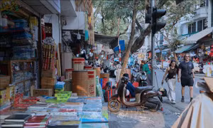Vỉa hè, lòng đường ở Hà Nội vẫn liên tục bị lấn chiếm
