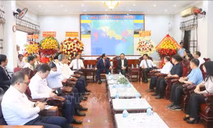 Phó Chủ tịch Quốc hội Trần Quang Phương chúc mừng Giáng sinh tại An Giang