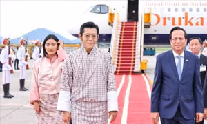 Quốc vương Bhutan và Hoàng hậu đến Hà Nội