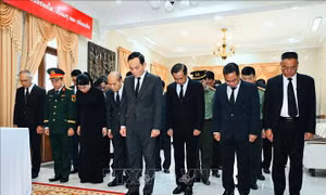 Lãnh đạo Thành phố Hồ Chí Minh viếng đồng chí Xaysomphone Phomvihane