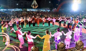 Sôi động ngày hội du lịch văn hóa Sơn La - Huaphanh