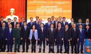 Khai giảng Lớp bồi dưỡng, cập nhật kiến thức đối với Ủy viên dự khuyết Ban Chấp hành Trung ương Đảng khóa XIII