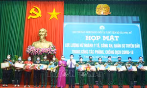 Biểu dương lực lượng nữ trên tuyến đầu chống dịch COVID-19