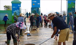 Học sinh vùng lũ Nghệ An đã đi học trở lại