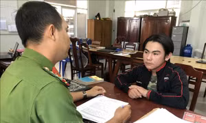 Kẻ gây ra 2 vụ trộm bị truy nã ra đầu thú ngày cận Tết