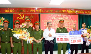 Khen thưởng thành tích xuất sắc trong đấu tranh phòng, chống ma túy