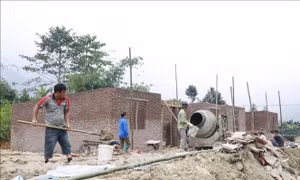 Dồn lực đẩy nhanh tiến độ làm nhà cho người dân vùng lũ