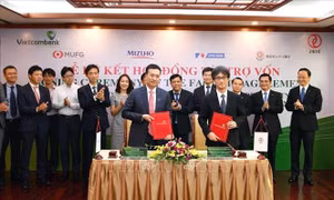 Vietcombank - JBIC trao đổi văn kiện hợp đồng tín dụng 200 triệu USD
