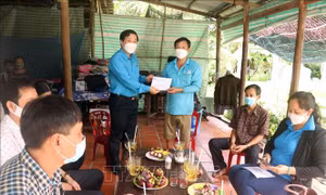 Hỗ trợ đoàn viên Công đoàn bị ảnh hưởng bởi thiên tai, dịch COVID-19