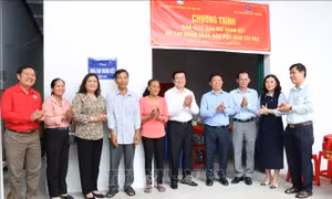 Bàn giao 200 căn nhà đại đoàn kết cho hộ nghèo khó khăn về nhà ở