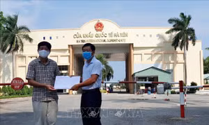 Kiên Giang hỗ trợ người gốc Việt tại Campuchia gặp khó khăn vì dịch COVID-19