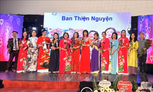 Phát động cuộc thi viết đoạn văn, thơ về 'Người phụ nữ Việt Nam nơi xa xứ'