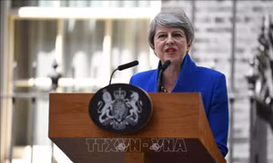 Thủ tướng Anh Theresa May đệ đơn từ chức lên Nữ hoàng Elizabeth II 
