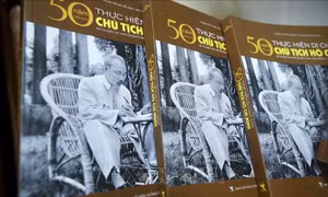 Sách ảnh '50 năm thực hiện Di chúc của Chủ tịch Hồ Chí Minh'