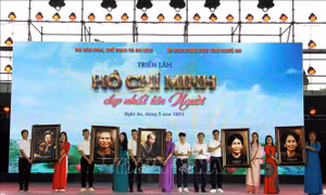 Tái hiện sinh động cuộc đời, sự nghiệp cách mạng và tấm gương đạo đức sáng ngời của Bác Hồ