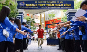 Nhiệt huyết tình nguyện viên 'Tiếp sức mùa thi'