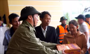 Thừa Thiên - Huế khẩn trương hỗ trợ lương thực cho bà con vùng lũ
