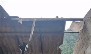 Lốc xoáy làm tốc mái, hư hỏng 47 căn nhà ở Cao Bằng