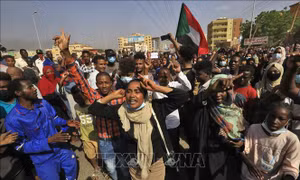 Đảo chính tại Sudan: Đụng độ gần trụ sở Bộ Quốc phòng, nhiều người bị thương 