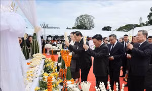 Đoàn cấp cao Đảng Cộng sản Việt Nam dự Lễ truy điệu Chủ tịch Quốc hội Lào Xaysomphone Phomvihane