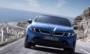 BMW tung mẫu xe mới, hâm nóng cuộc đua với Tesla