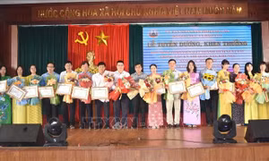 Đắk Lắk tuyên dương học sinh, giáo viên đạt thành tích xuất sắc
