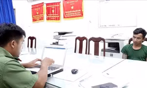 Khởi tố, tạm giam đối tượng tàng trữ trái phép súng quân dụng K54