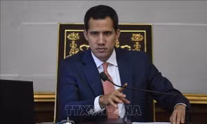 Venezuela cấm mọi giao dịch tài chính với thủ lĩnh đối lập