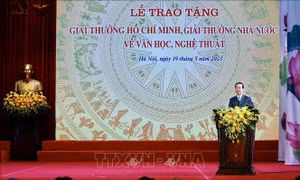 Kịp thời tôn vinh các văn nghệ sĩ có nhiều thành tựu, cống hiến cho đất nước